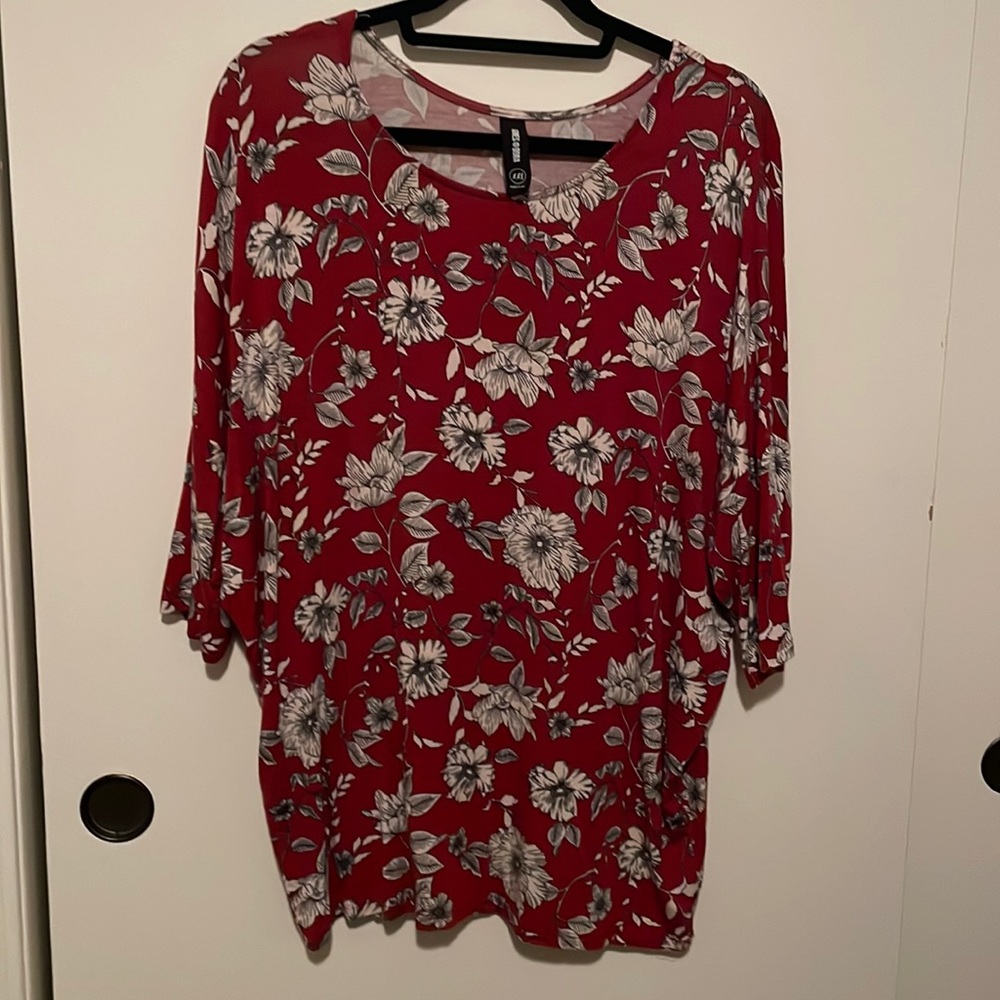 Agnes & Dora: Red with Cream Floral 3/4 Sleeve Blouse